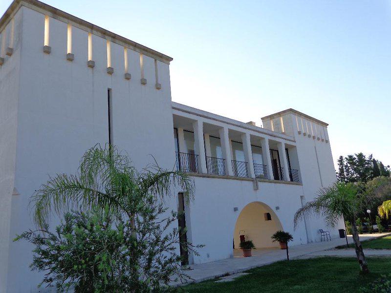 82CE2EBC576AEE69C01988BCDCC4F995