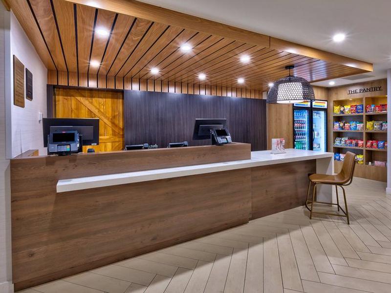 E6E75D757BC3A1C33F569B5F437D1D4D