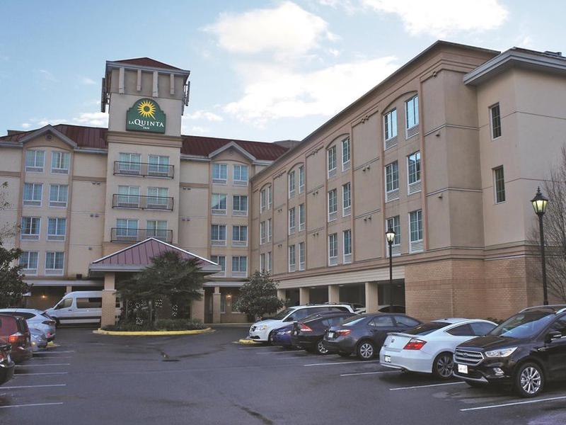 F69C651FE8D17E66B094353A4FD0E51A