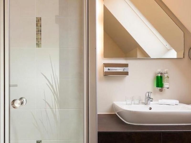 1796C302DA1515639704E6F5C8421F2B