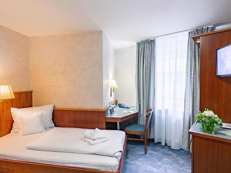 3FD87BAD2F52263454EB09FD9850D9D5