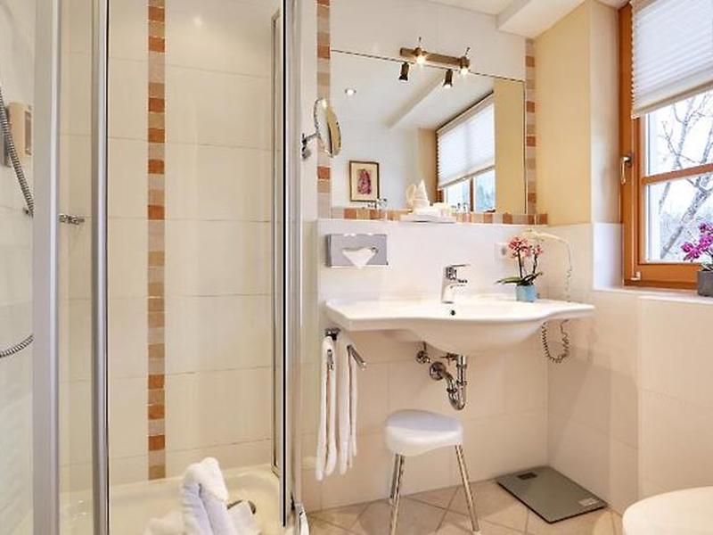 27215C91DE1C81703D1416B5F8178C33