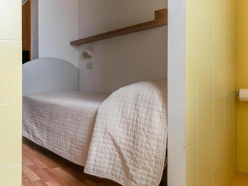 D71D5CC292025B1FBDF0155FEF3934C2