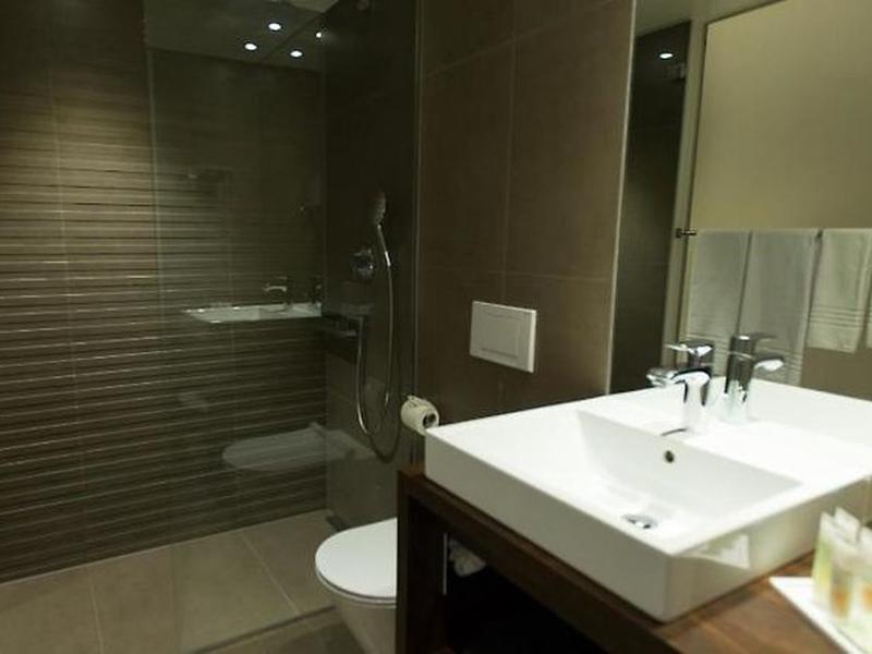 B89D30F58E60F3EB86A3CE55F99B63E0