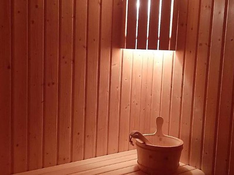 4EC1E5B2D0449A37679BAFCA5E2AB9E6