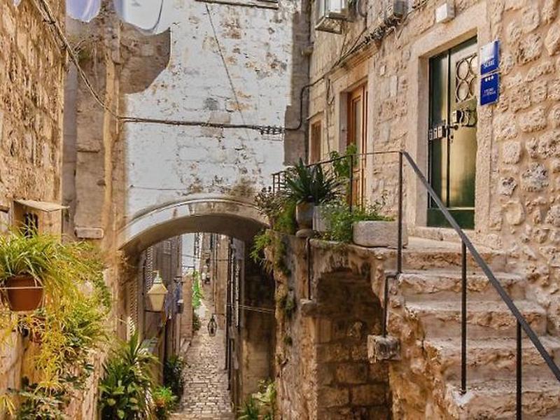 4CEE9EA493E44665113FA5B3CB6D80F0