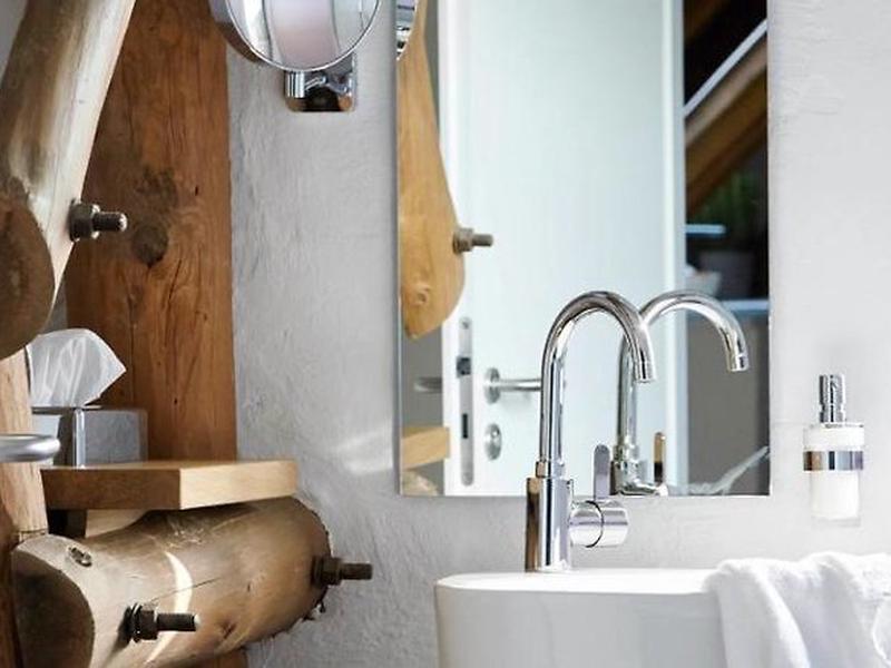 328AA2E10B37A560A6B5C285121A54E9