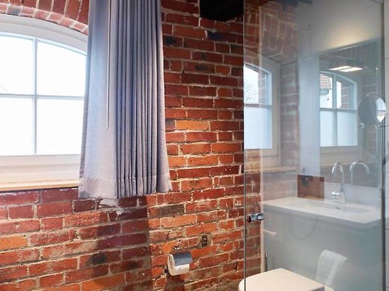 B8E97F581DD77370EA063726737719C3