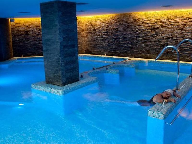 CDA9CC58544242EF872203CDFFB8209F