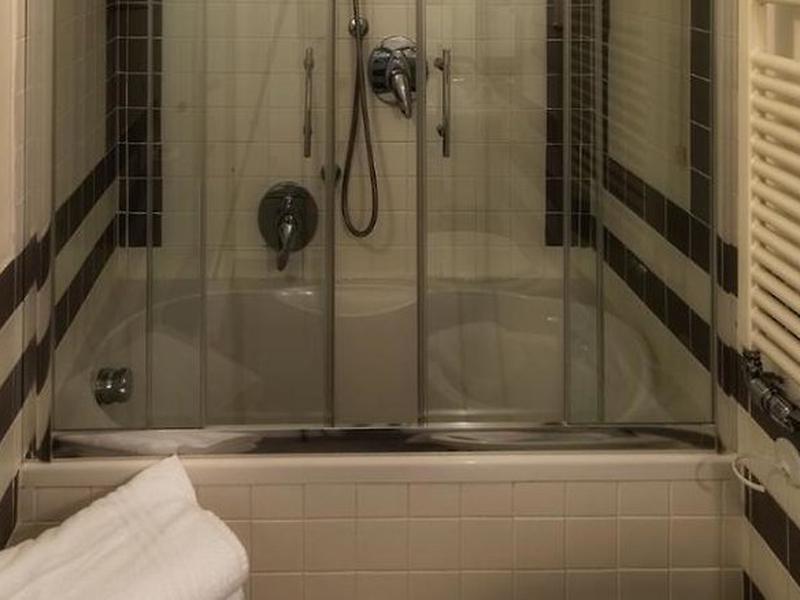 61B2BB3C5BAAD70B111050832219D49C