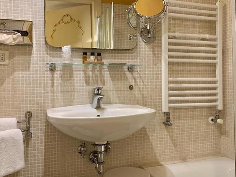 099D99F5449947A5E8030FC1E6D4B9AA