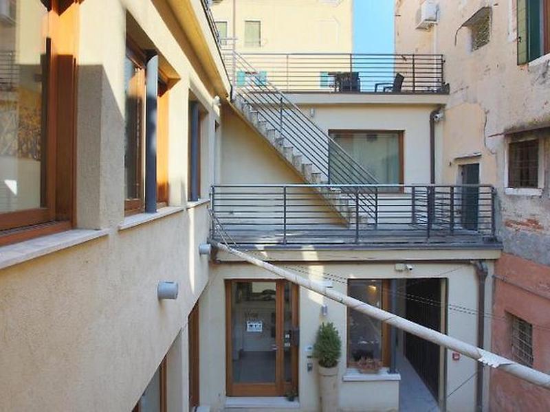 E511A2B3EFAFE4EA1544007973756382