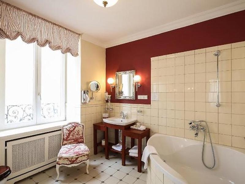 04FBE0D11B4CC93F0E4A6A7E2B3774D1