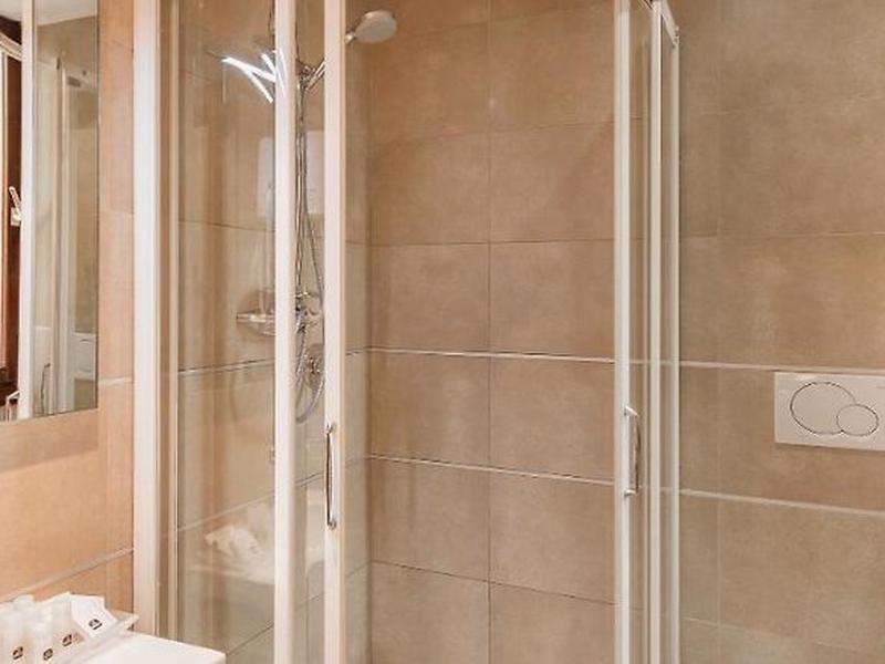 AE6CCAA6AD578C9287AC8D033A9D25D8