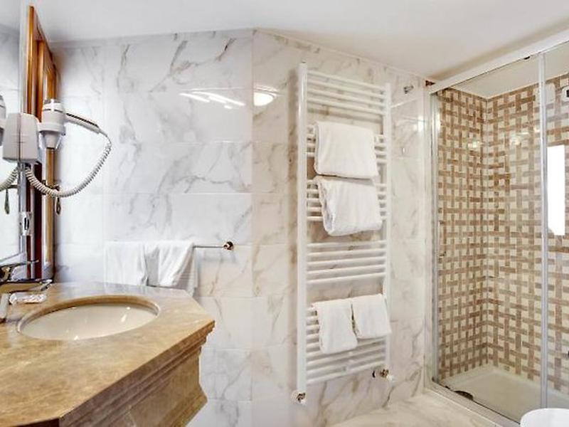 D940EF7E7A7233B933718093DFBC71FA