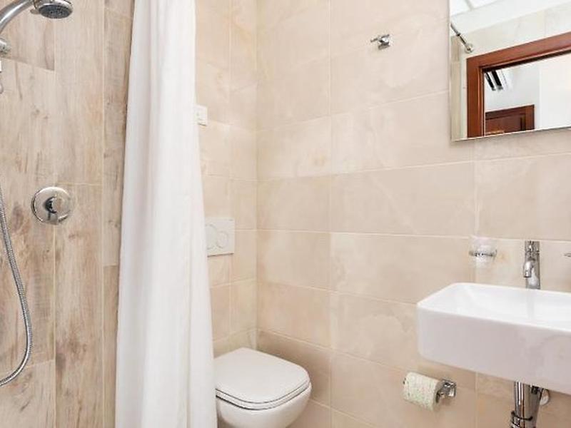 F931FEFED5F7F2820D875E5556351B42