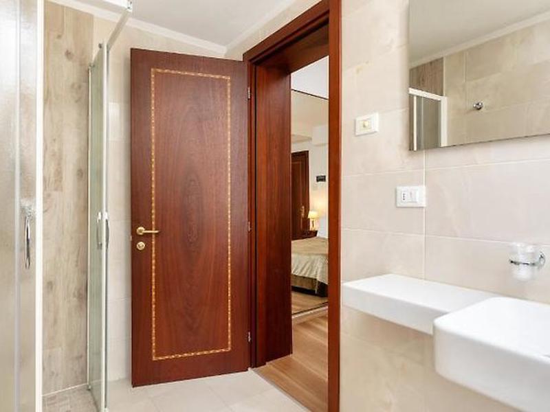 578E001479E5AB21660664F4DD7E4710