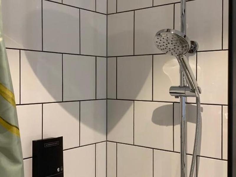 E7D194F18293915D1AC180C10D862DEE