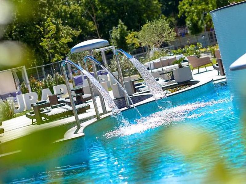 6BC8AD0AB34DE80C1D49D9208F8A0D00