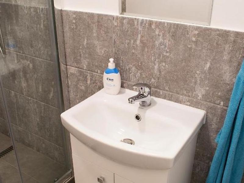 5BBB52D85FF527817011901E814D83CA