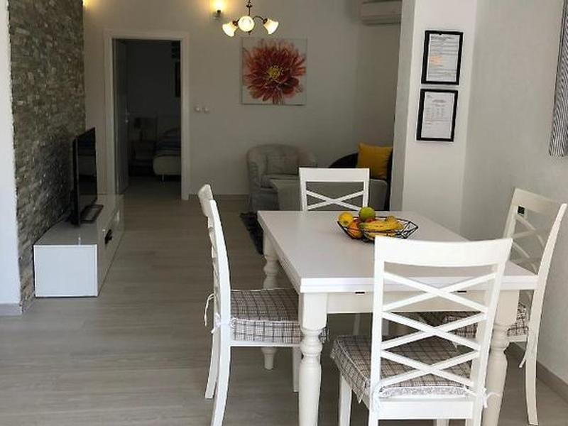 A5273FB9942F85ADBF0217B881F18CE0