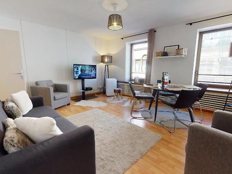 F76F7990C16FCE17943990DA27A233BF