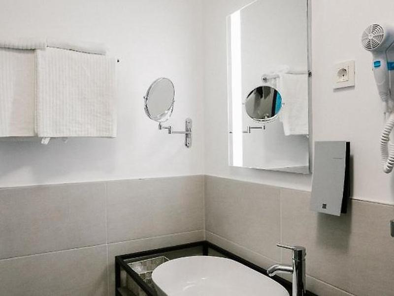 E227D1D40B0CA562E5D5426E2C8D00ED