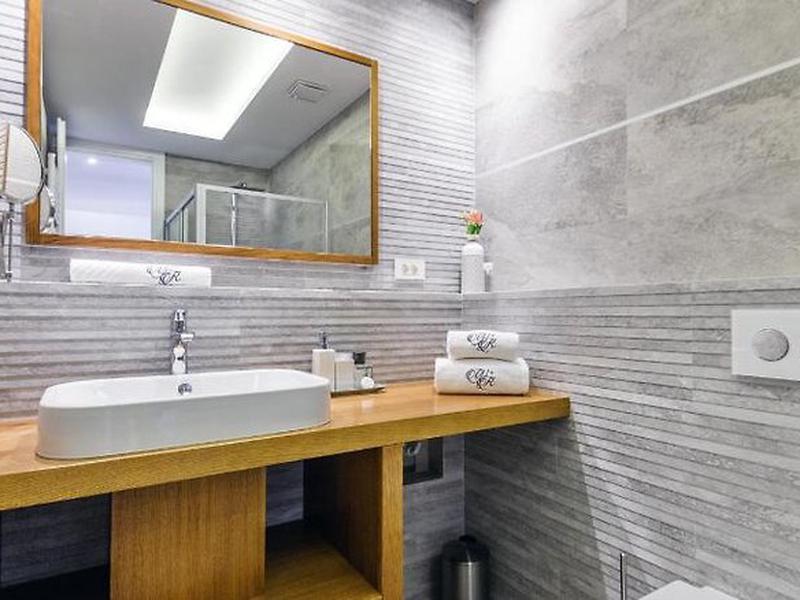 5B6EF4705FACC503AB47B6C0597C5F37