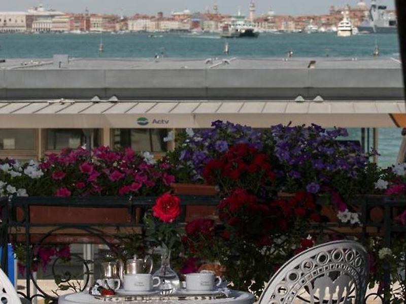 93A07339CC5B1D428681A68B25DCE0B0