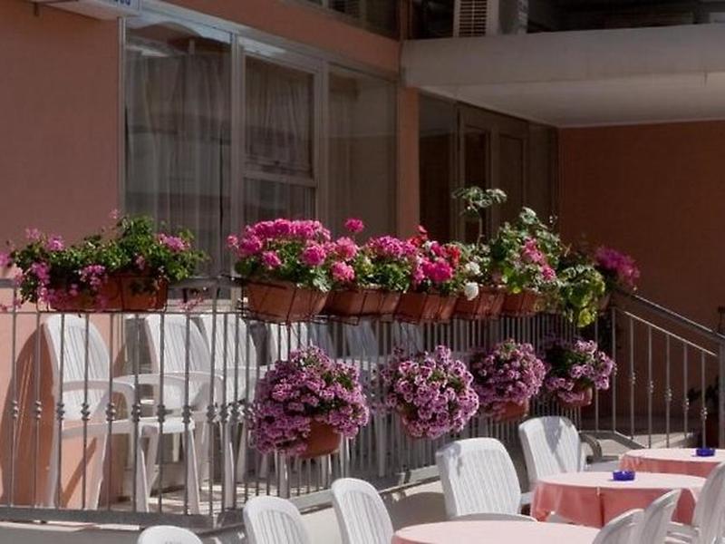 DEE69559F9E30261F19B637905D0CD29