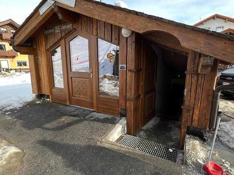 A2F84E8C08129785BB0E9777B9A3A297