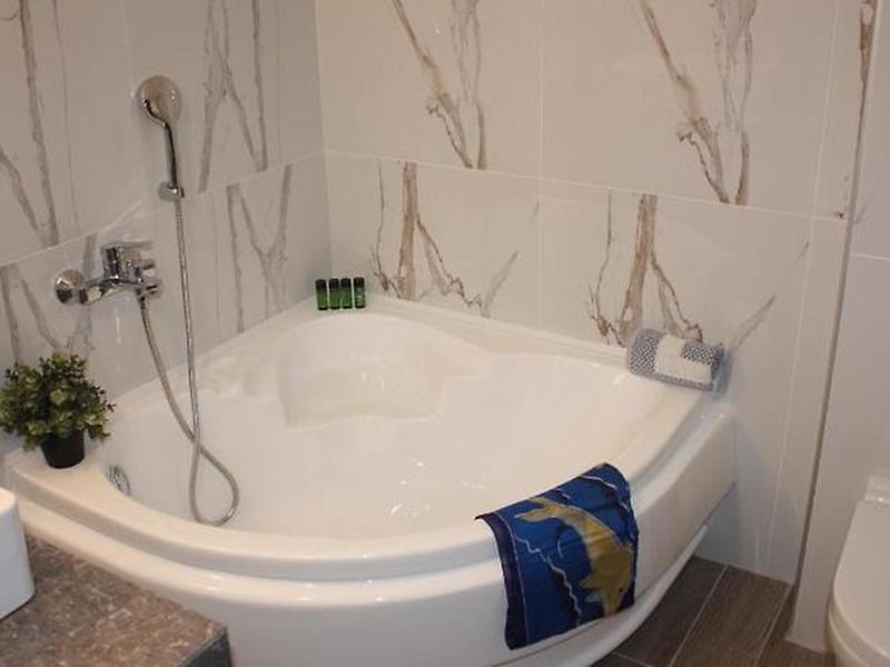 16C4679492881A07A3D27BE90061A56B