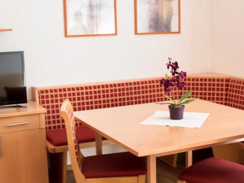 F2FB4D1941C154FD8D4185DCC42563D2