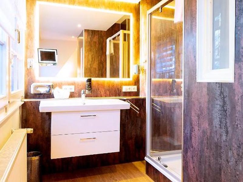 2A2925040AF33837DF2E19ED6FF0E35C