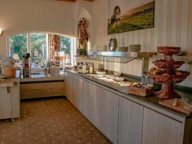 6DAFE2115A15923FC130800F5B58BADC