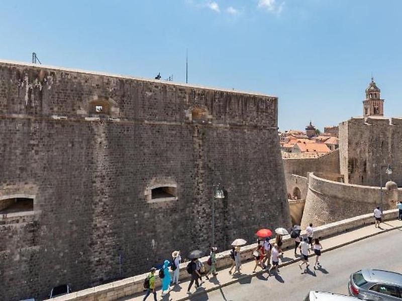 37A0797CA2E1204D754AD7A55D00DB7C