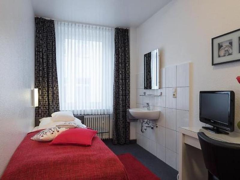 3F2ABB3F0463E7423F62EC98BF210A08