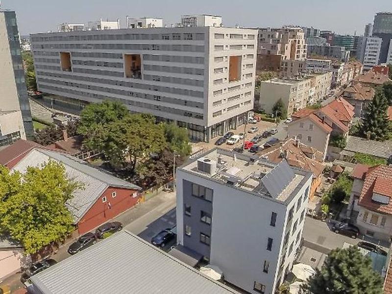 D75EA393A88BF2A54AF9BA9005AF9905