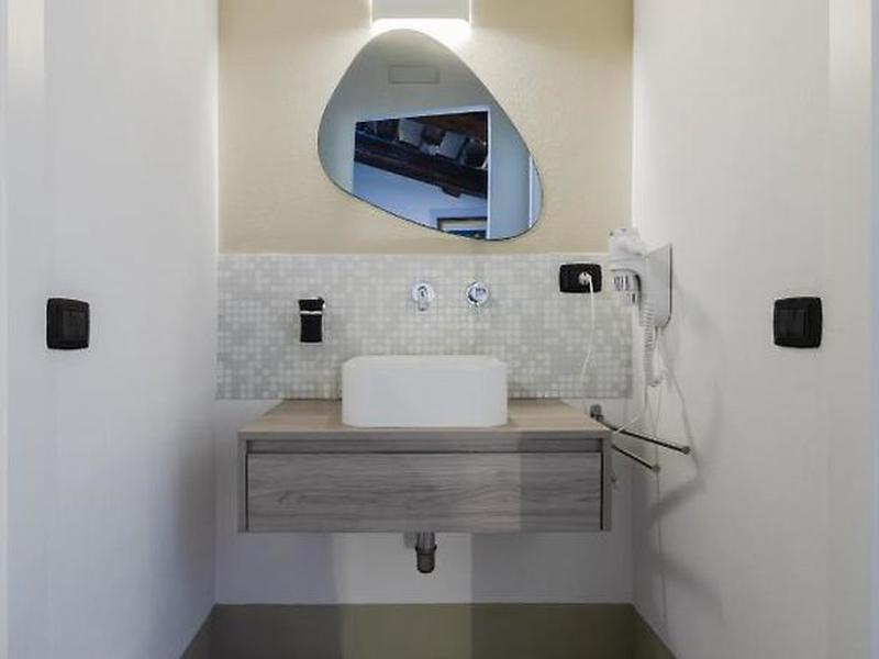 B20357E3217779374DCFE7C8163568E4