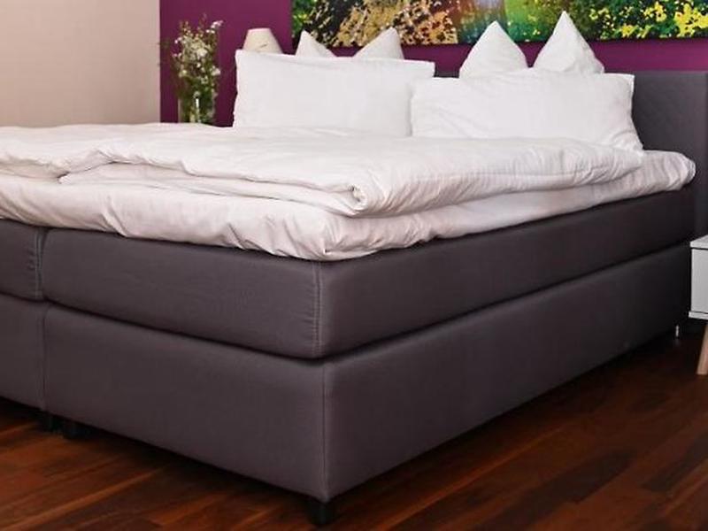 1063E869D9B4644F4870C4CBE5557008