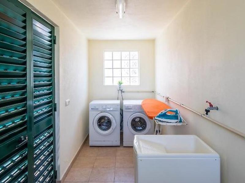 F758A94124ACDD203BB03D6A0816AC27