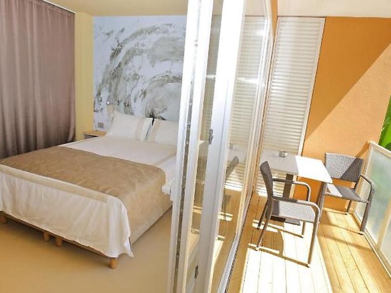 D525DB72EA8DA142DA09ABA0DFC7E78B