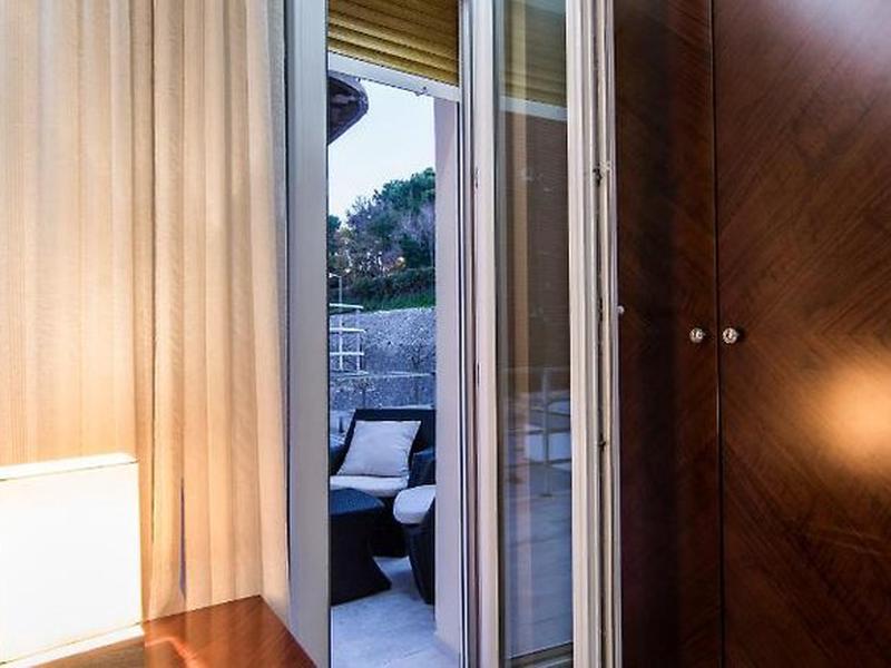 064B0E9ADE6559498090390D79CE207C