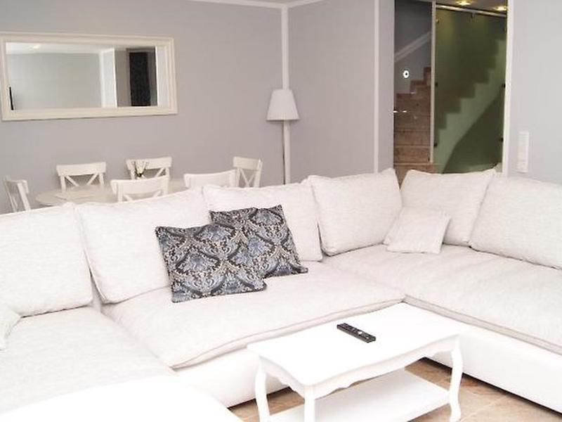 A4053409B7D16F3DDF13FC2EC538694F