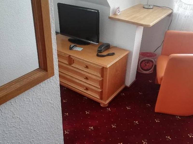 305999B12AB06AA4AEC2D73015DC9B1D