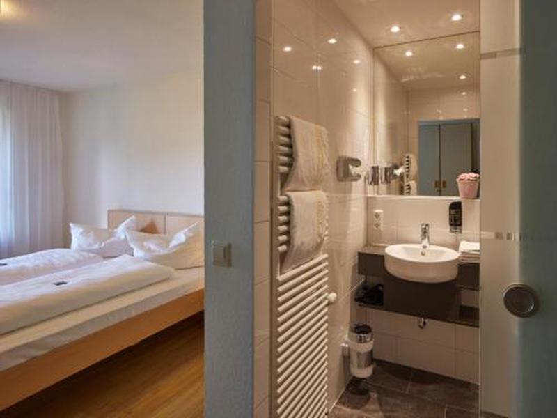 AE2385D90B48858D78FC5FFC919FDA0E