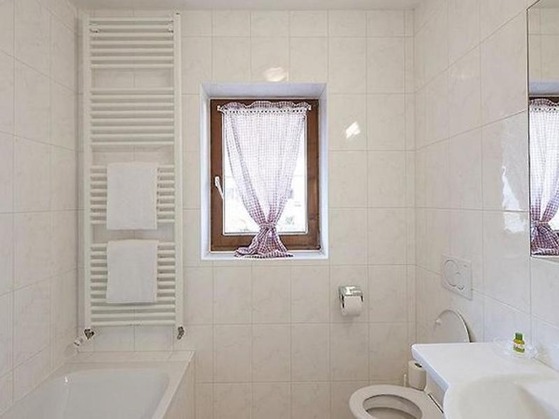 03DB8A79B0E44ECD2643750426C00B1D