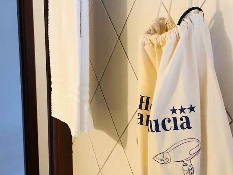 56F1EDDCE67BE24C2C8114FC5A63C53F