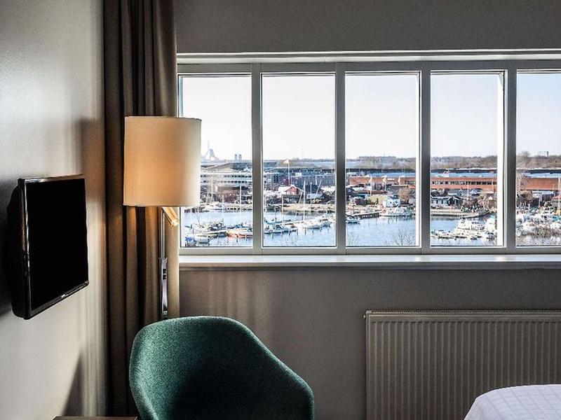 030D97EE5864A93B2674185D5180BD4C