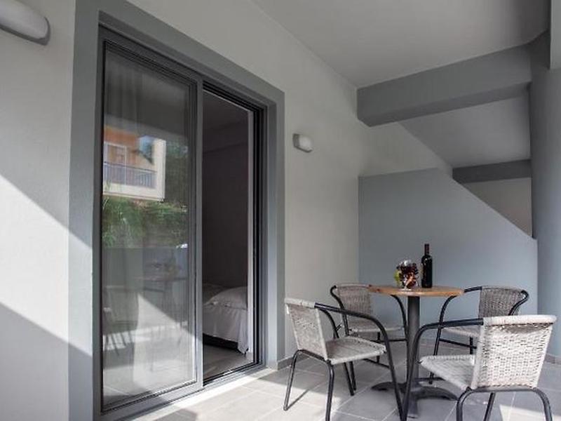 48F1A4E514D6FBE95E9CBD26B0C14E54